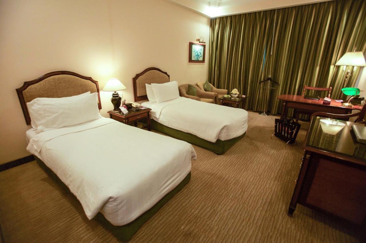 Crowne Plaza Chennai Adyar Park, An Ihg Hotel מראה חיצוני תמונה A room at the hotel