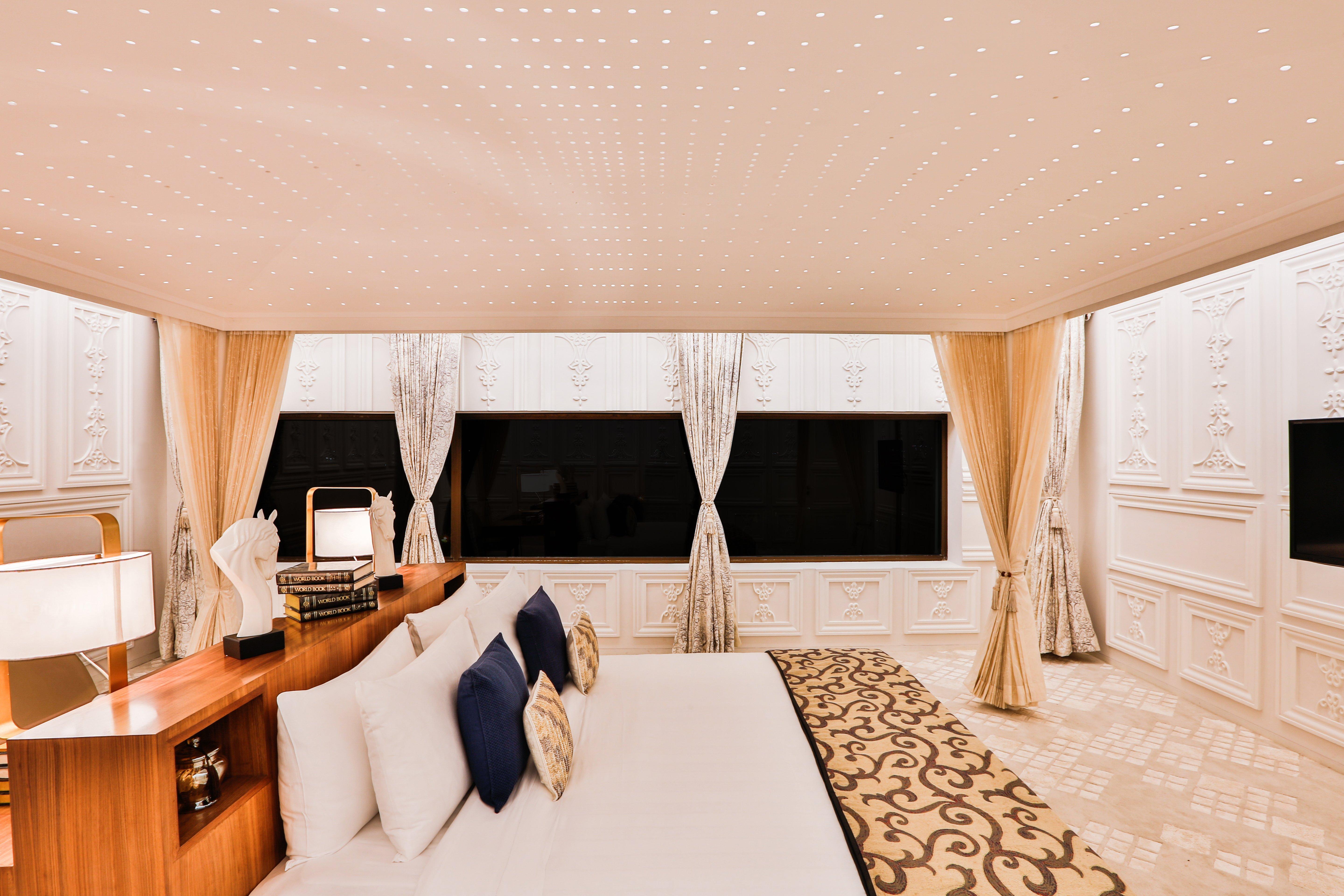 Crowne Plaza Chennai Adyar Park, An Ihg Hotel מראה חיצוני תמונה The bedroom of the Royal Suite