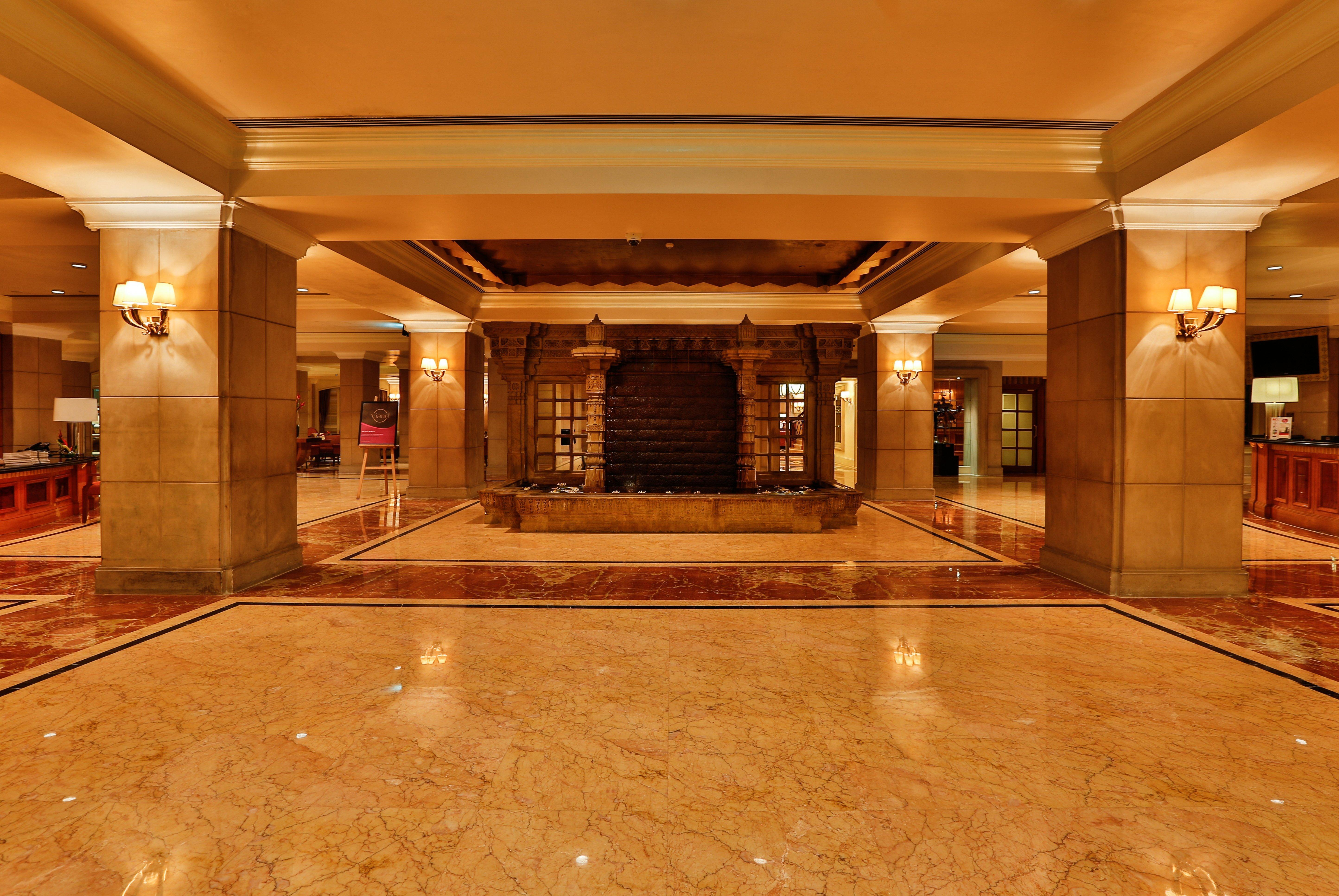 Crowne Plaza Chennai Adyar Park, An Ihg Hotel מראה חיצוני תמונה The lobby of the hotel