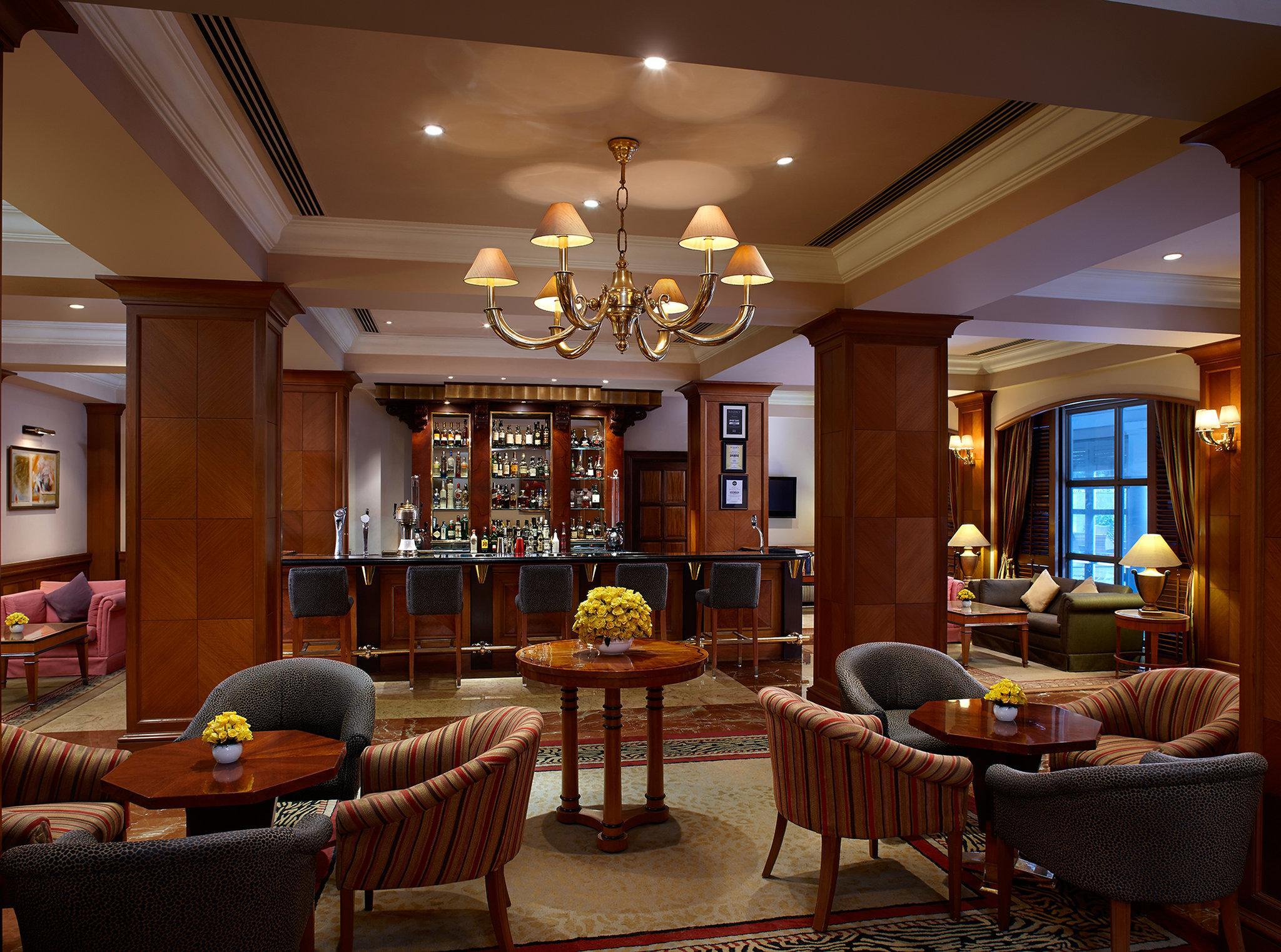 Crowne Plaza Chennai Adyar Park, An Ihg Hotel מראה חיצוני תמונה The bar at the Imperial Hotel