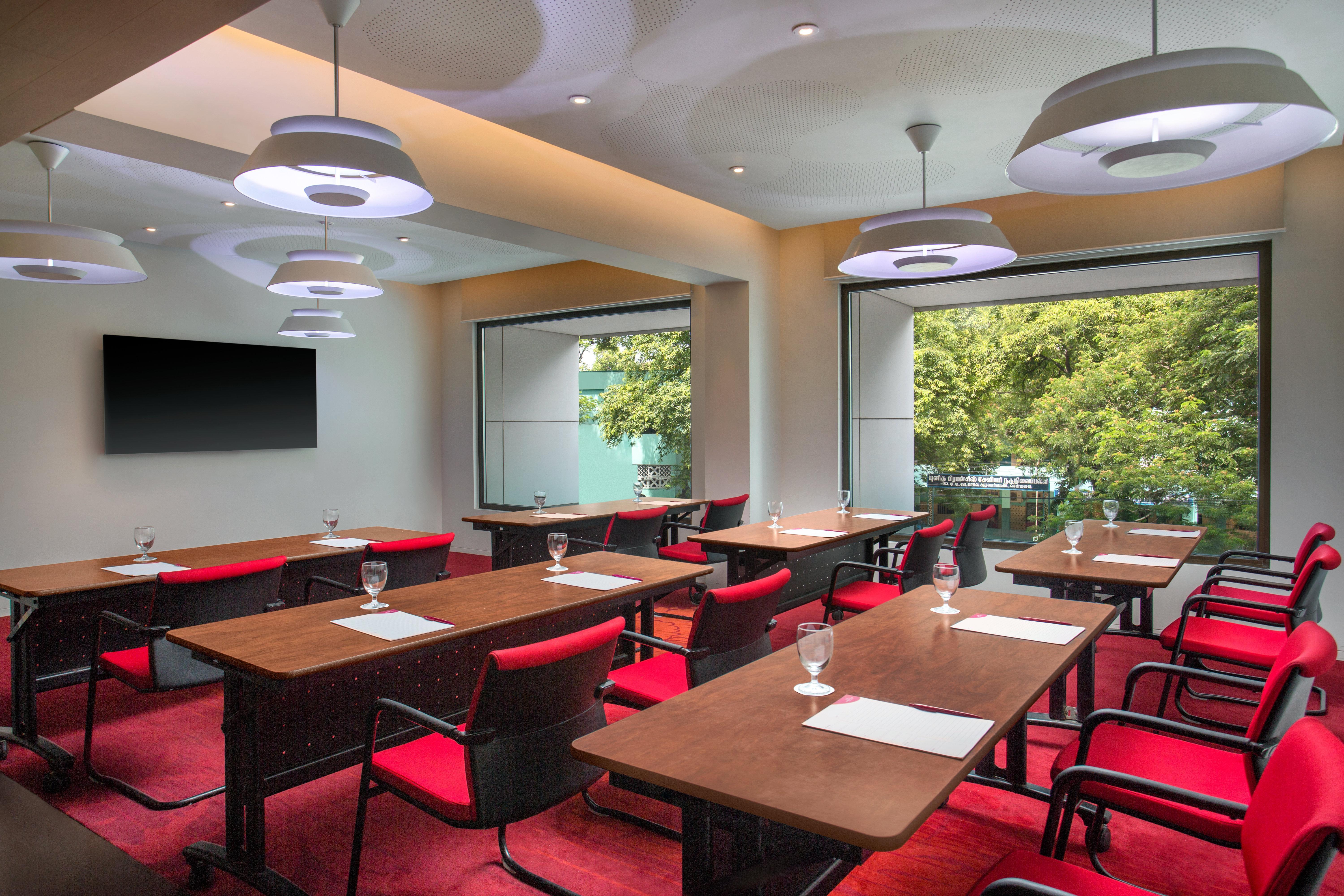 Crowne Plaza Chennai Adyar Park, An Ihg Hotel מראה חיצוני תמונה Meeting room
